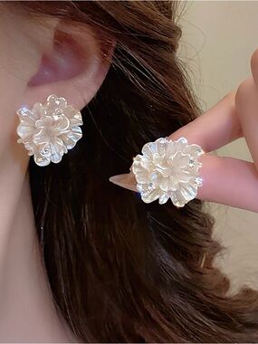 Iridescent Floral Cluster Stud Earrings - Clear Pearl Shine
